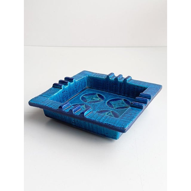 Gorgeous Italian vintage ceramic large ashtray by Aldo Londi for Bitossi from the Rimini Blu range. Handcrafted in Flavia...