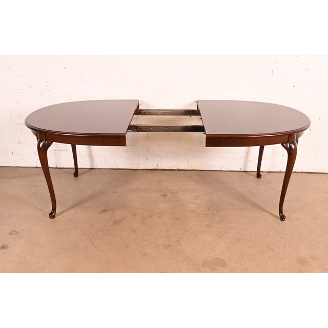 Thomasville Queen Anne Mahogany Extension Dining Table, Newly Refinished For Sale In South Bend - Image 6 of 16