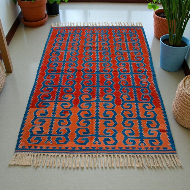 Finely woven Yüncü kilim from Balıkesir with crisp geometry, unused condition, and versatile small-room proportions—ideal...
