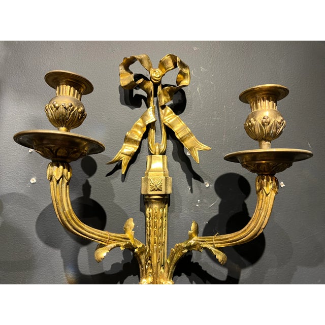 French 1920's Frecnh Gilt Bronze Sconces With Ribbon - Pair For Sale - Image 3 of 9