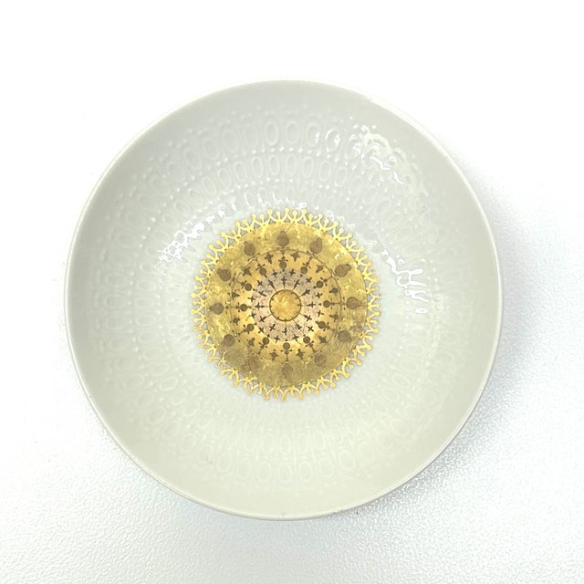 Eclectic Single Motif Gold Embellished Decorative Wall Plate Curation - Group of 7 For Sale - Image 9 of 12