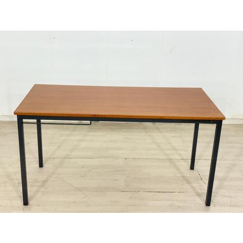 High-quality teak table from the Danish manufacturer Labofa. The table impresses with its timeless, minimalist mid-century...