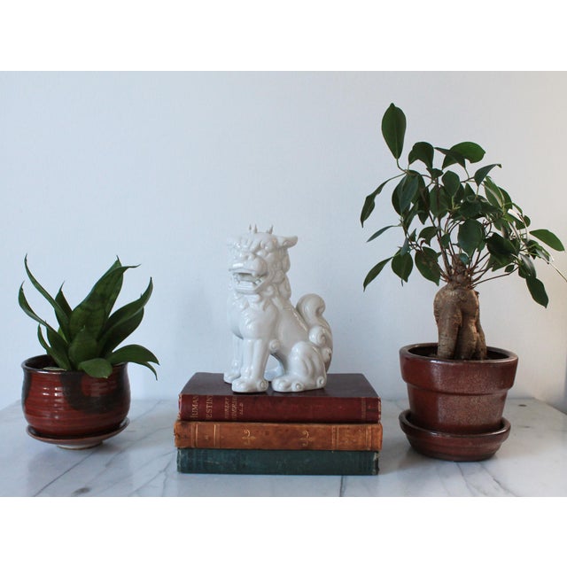 Vintage White Ceramic Foo Dog Figure For Sale In Milwaukee - Image 6 of 9