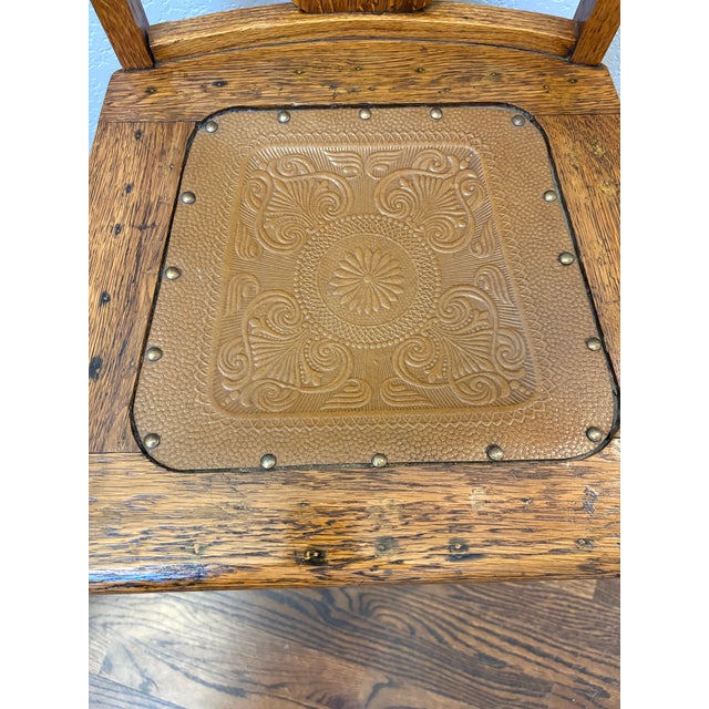 Pair of Antique Arts & Crafts Mission Quarter-Sawn Tiger Oak Dining Chairs With Embossed Leather Seats For Sale - Image 4 of 11