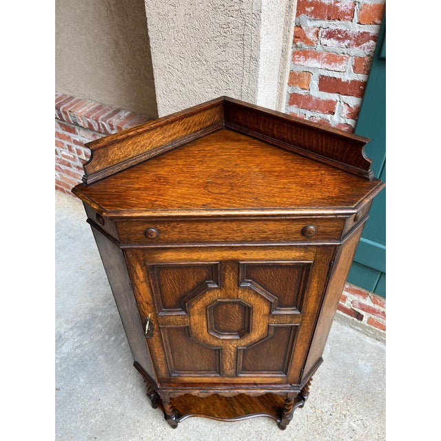 Antique English Tiger Oak Corner Cabinet Barley Twist Jacobean Arts & Crafts For Sale - Image 9 of 18