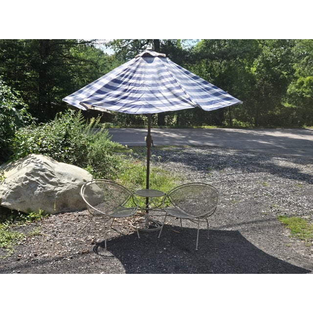 Mid 20th Century Salterini Radar Chairs With Table and Umbrella and Base, Attributed For Sale In New York - Image 6 of 14