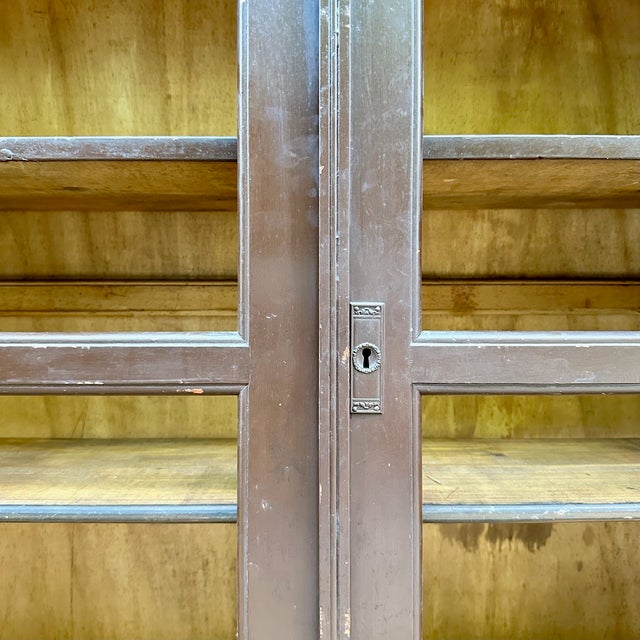 Metal Italian Brown and Burgundy Lacquered Display Cabinets, 1890s, Set of 2 For Sale - Image 7 of 12