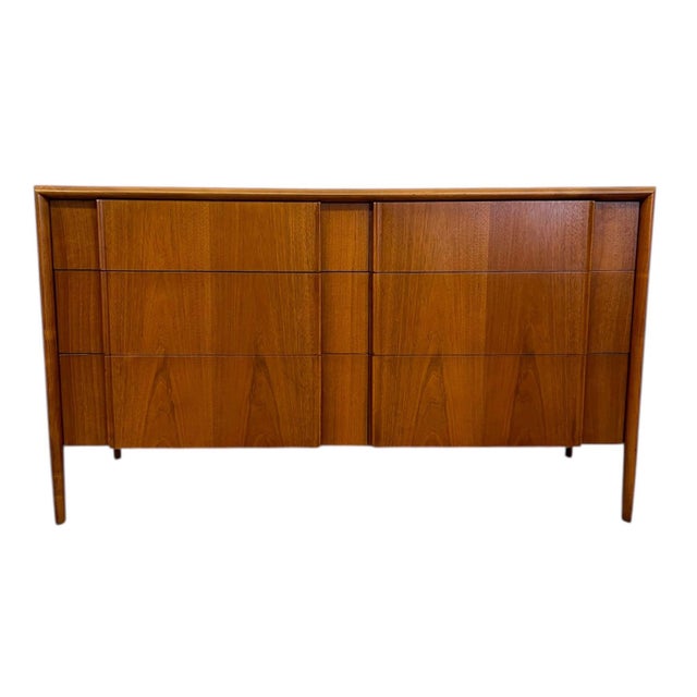 Offered here is a mid-century modern six-drawer dresser from the Parallel collection by Drexel. This dresser features...