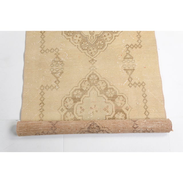 1960s Neutral Geometric Anatolian Runner For Sale - Image 6 of 10