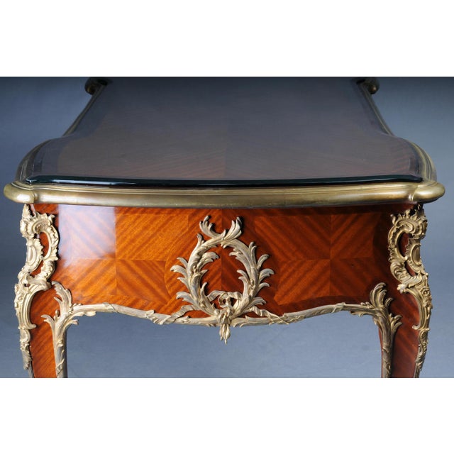 French Louis Xv Style Bureau Plat in the style of Francois Linke, Paris For Sale - Image 15 of 18