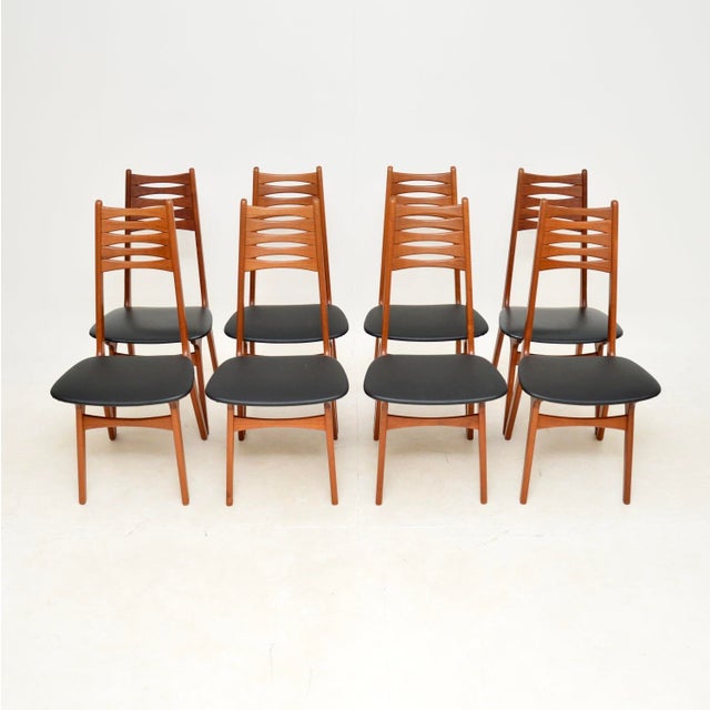 A very stylish and extremely well made set of 8 Danish vintage dining chairs in solid teak made in the 1960’s The quality...