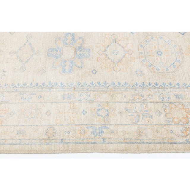 8x10 Neutral Elegance Hand-Knotted Peshawar Wool Rug – Muted Sky Blue & Ivory For Sale In New York - Image 6 of 10