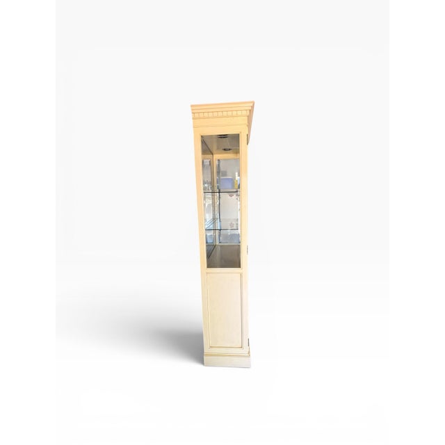 1980s 1980s John Widdicomb Neoclassical Lighted Display Cabinet in Cream Finish For Sale - Image 5 of 14