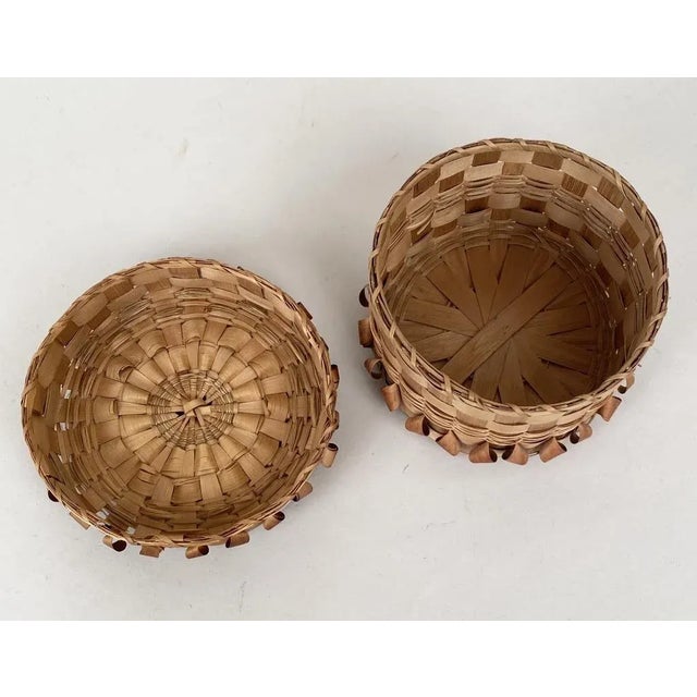Wood Antique 19th Century Native American Indian Style Splint Basket With Cover For Sale - Image 7 of 12