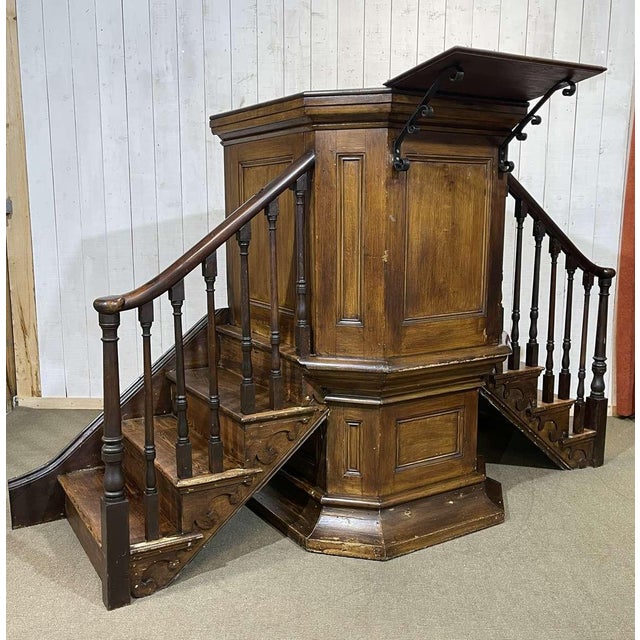 English university chair in fir and pitch pine from the 19th century - H=1m73 W=2m78 D=1m02.