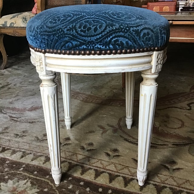 French Mid 20th Century Louis XVI Style Painted Stool For Sale - Image 3 of 5
