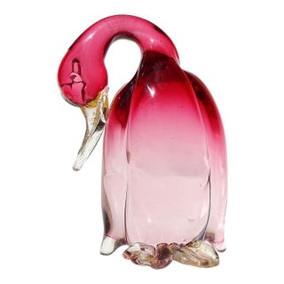 Murano Sommerso Dark to Clear Pink Body Gold Flecks Accents Italian Art Glass Bird Sculpture Figurine For Sale