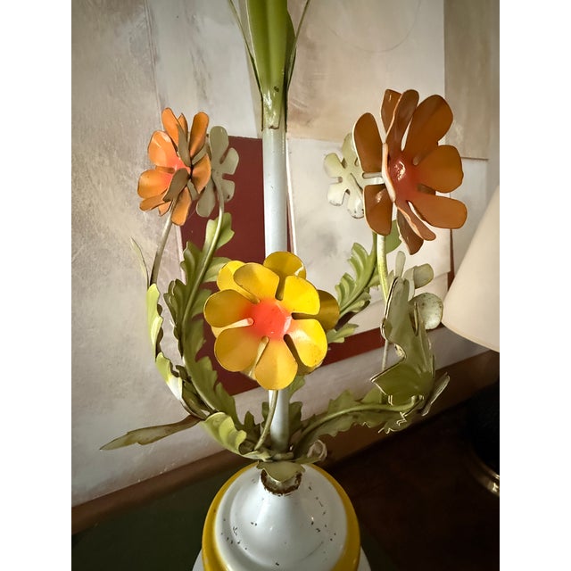 Vintage Italian Style Tole Floral Table Lamp – Hand-Painted Metal For Sale - Image 4 of 12