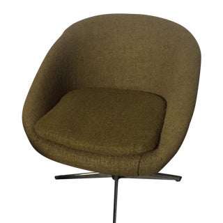 Mid-Century Swivel Chair For Sale