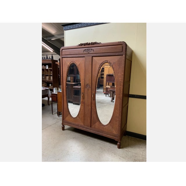 Age: circa 1925 Wood type: solid oak Condition: very good, meticulously maintained, fully restored original condition...