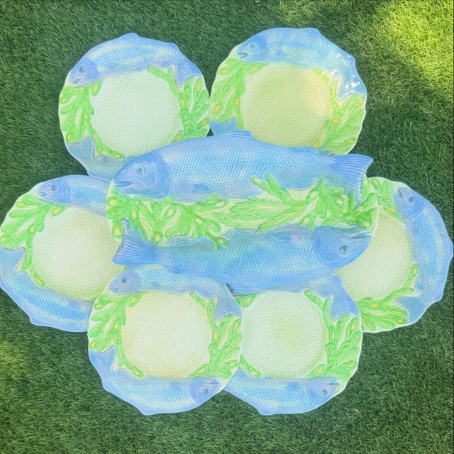 Charming vintage English fish serving set by Melba Ware, featuring a large fish-shaped serving platter accompanied by six...