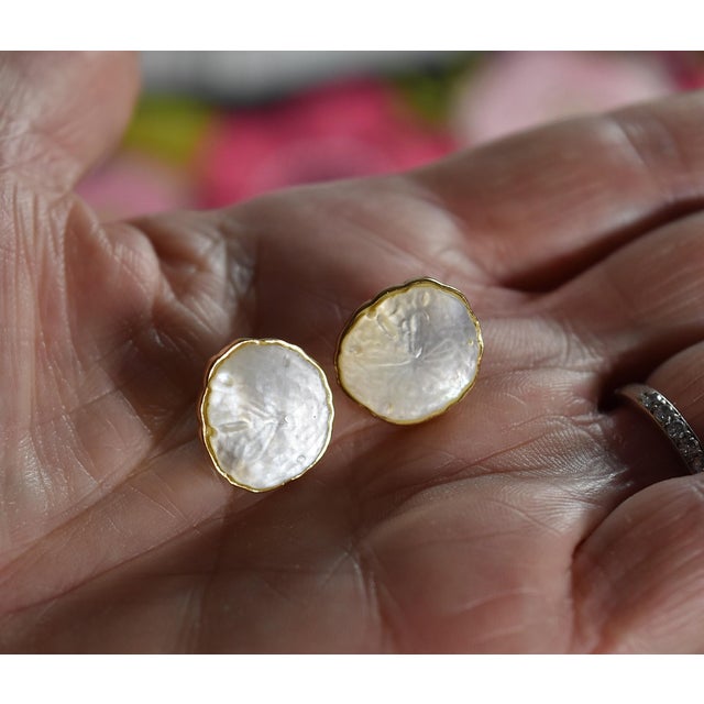 14k Gold Kabana Carved Mother of Pearl Sand Dollar Pierced Post Earrings, A Pair For Sale - Image 12 of 15