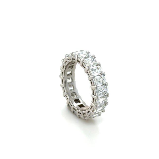 Gia 6.28 Carats Emerald Cut Diamond Eternity Band, Platinum, Size 6.25 For Sale - Image 4 of 9