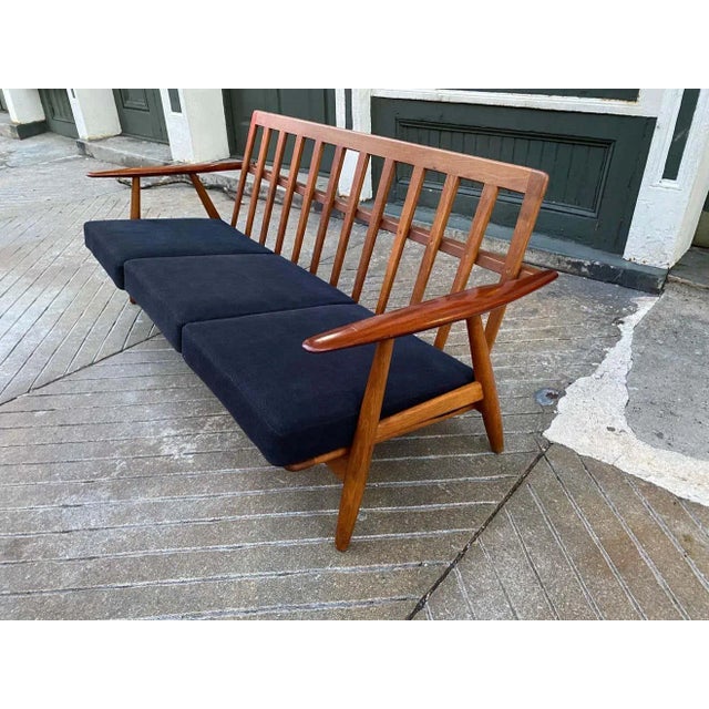 Hans Wegner GE-240 GETAMA Sofa For Sale - Image 11 of 13