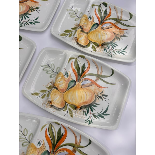 1980s Vintage Mancioli Italian Hand-Painted Onion Divided Serving Platter Plates | Made in Italy, Set of 6 For Sale - Image 5 of 10