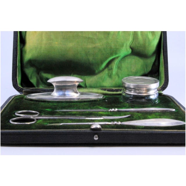 Silver Manicure Set with Hard Case and Green Velvet Interior, Set of 5, in Good conditions. Designed 1920 to 1949