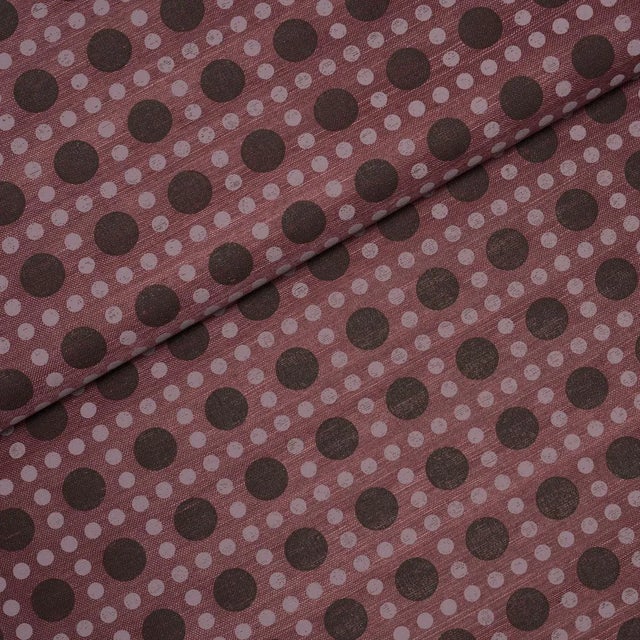 Schumacher Schumacher X Backdrop Puntini Sisal Wallpaper In Plum For Sale - Image 4 of 4