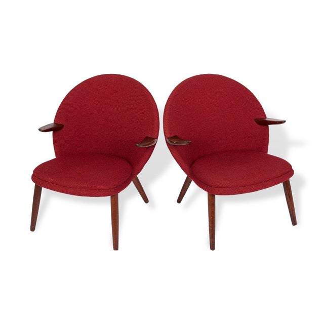 This exceptional pair of Danish mid century modern lounge chairs were designed by Kurt Olsen for Glostrup Møbelfabrik and...