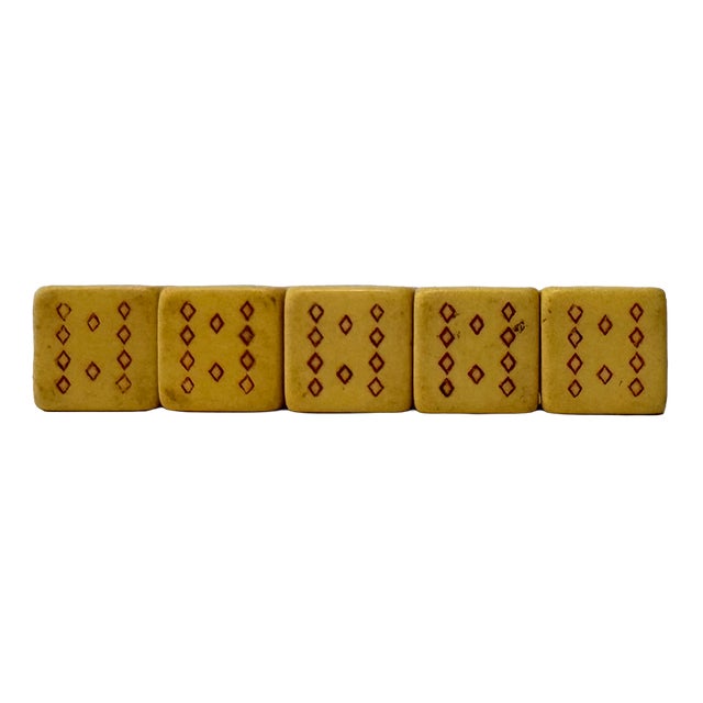 Amber Vintage 1950s Old Parr De Luxe Bakelite Poker Dice Set in Fitted Case For Sale - Image 8 of 12