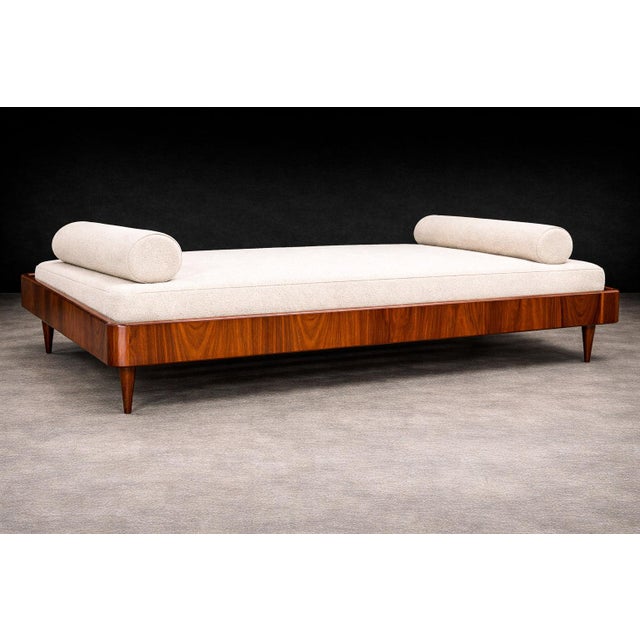 Giuseppe Scapinelli Floating Daybed in Solid Caviúna Wood With Off-White Alpaca Bouclé Upholstery, Brazil, 1950s For Sale - Image 9 of 17