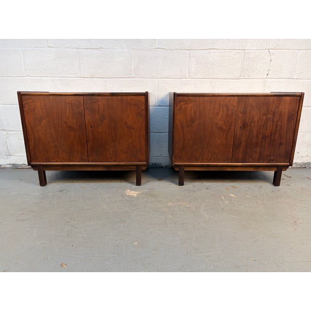 Mid-Century Modern Pair of Mid 20th Century Walnut Cabinets For Sale - Image 3 of 18