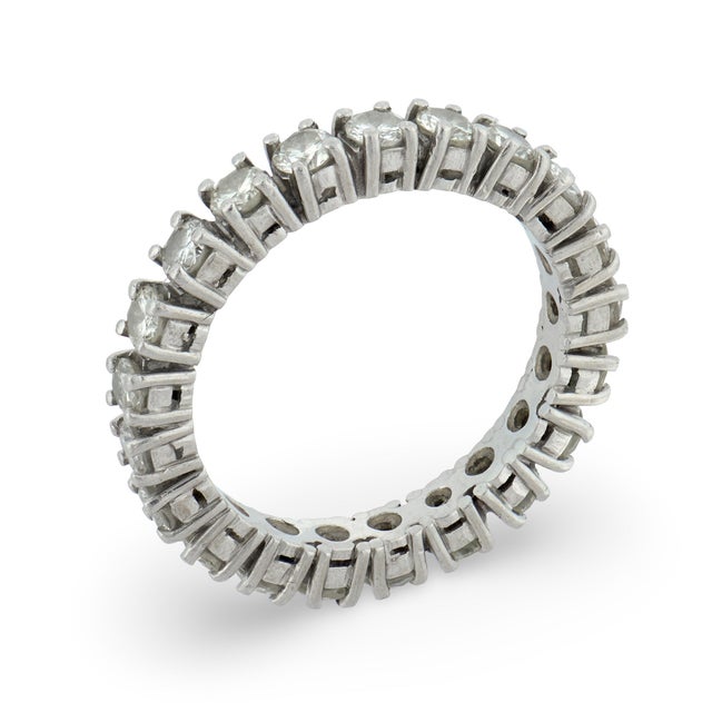 1960s Mid Century 1.30 Carat Diamond 18k White Gold Eternity Band, Size 4.75 For Sale - Image 4 of 5