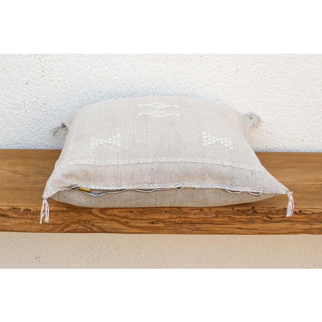 1990s Linen Geometric Band Cactus Silk Moroccan Pillow For Sale - Image 5 of 7