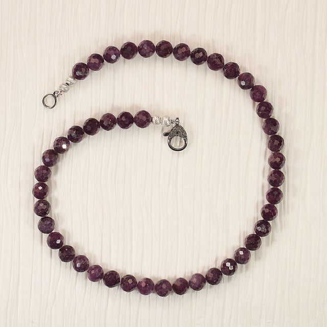 Ajd 17 Inch Sparkling Natural Ruby Purple Faceted 9mm Necklace July Birthstone For Sale - Image 4 of 6