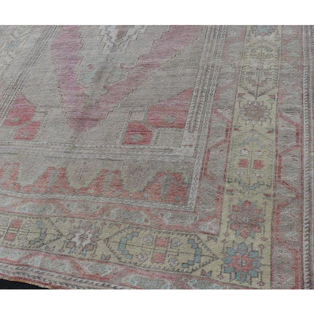 Mid 20th Century Vintage Turkish Oushak Rug With Layered Medallion Design in Light Pink and Cream For Sale - Image 9 of 13