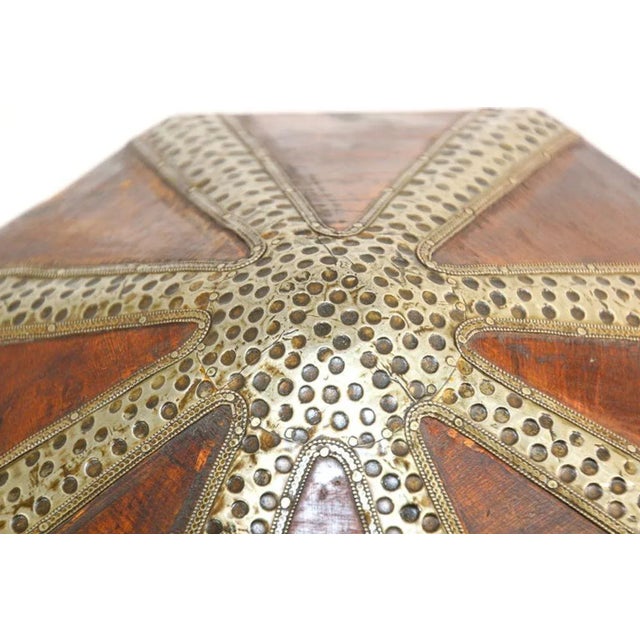 Brown Mid 20th Century Large Asian Decorative Wooden Jewelry Box With Hammered Brass Metal Overlay For Sale - Image 8 of 13