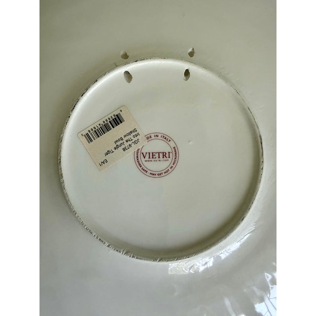 Vietri "Into the Jungle" Tiger Hand-Painted Italian Shallow Serving Display Bowl For Sale In Los Angeles - Image 6 of 8