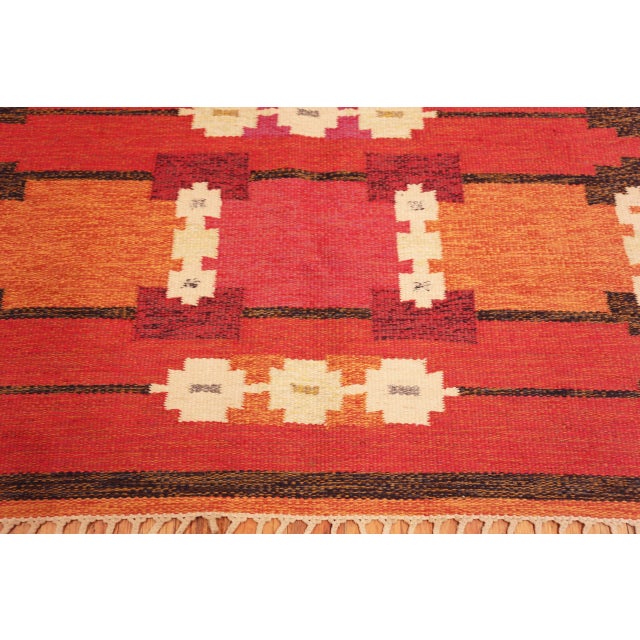 Nazmiyal Collection Vintage Swedish Kilim Rug For Sale - Image 4 of 10