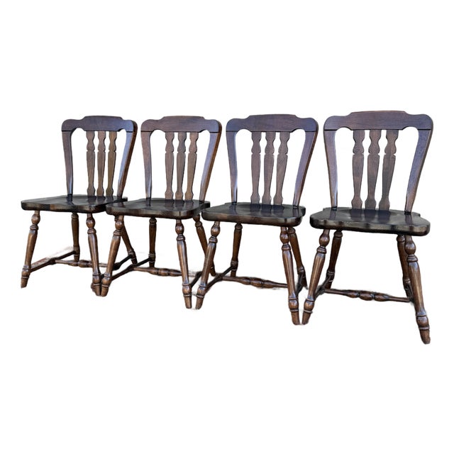 1980s Ethan Allen Old Tavern Antiqued Pine Rustic Traditional Country Chairs - Game Table / Dining Chairs - Set of 4 For Sale