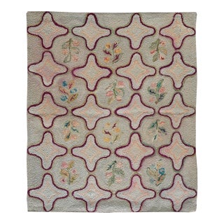 Splendid Gray Color With Oval and Florid Design Antique American Hooked Rug For Sale