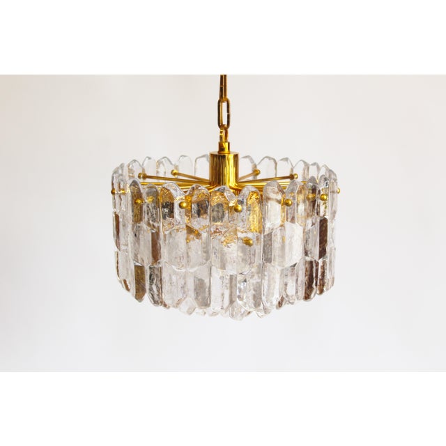 Beautiful gilded 1970s 'Palazzo' pendant lamp by the Austrian company Kalmar. Gilded metal frame surrounded by Murano...
