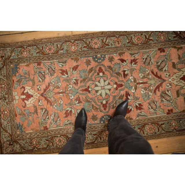 :: Single center medallion in a starburst floral top view with quatrefoil oriented blossoms stemming therefrom surrounded...