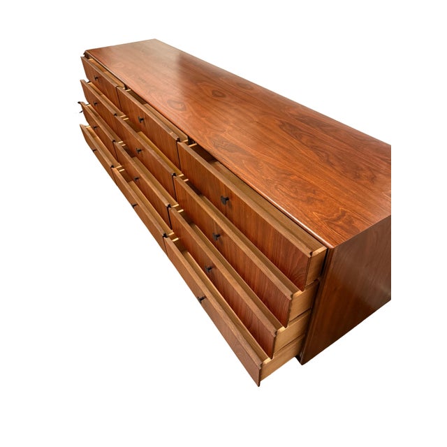 1970s 1960s Jack Cartwright for Founders Walnut Dresser For Sale - Image 5 of 15