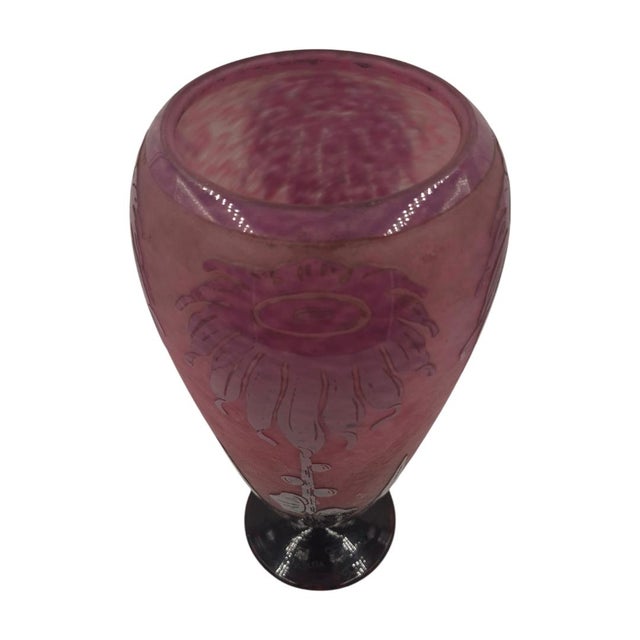 Dark Pink Le Verre Français "Dalias" Acid-Etched Cameo Glass Pedestal Vase by Charles Schneider, 1920s Art Deco For Sale - Image 8 of 10