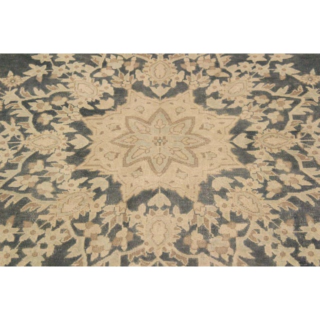 1990s Boho Chic Vintage 1990's Gray/Beige Wool Rug - 7'6'' X 10'1'' For Sale - Image 5 of 10