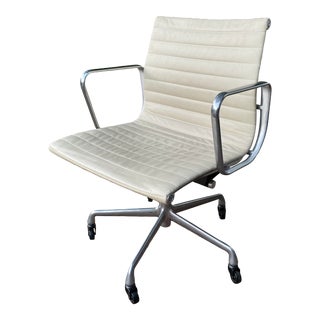 Vintage Mid Century Modern Eames Aluminum Group Herman Miller Chair For Sale